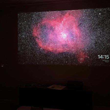 Stylish Apartment With Video Projector Bukares Bagian luar foto