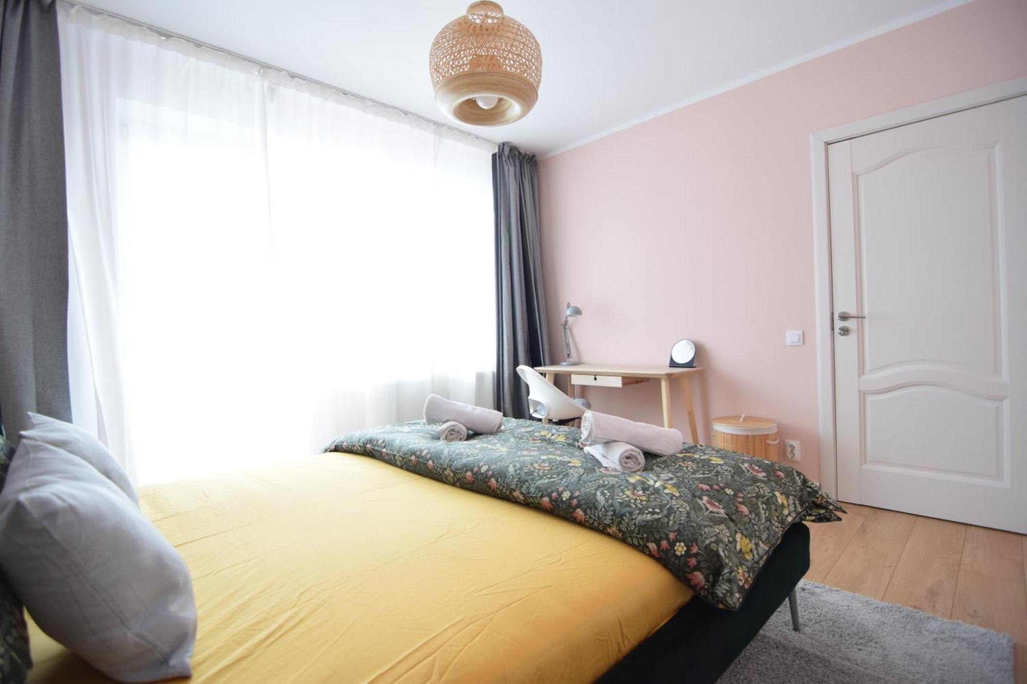 Stylish Apartment With Video Projector Bukares Bagian luar foto