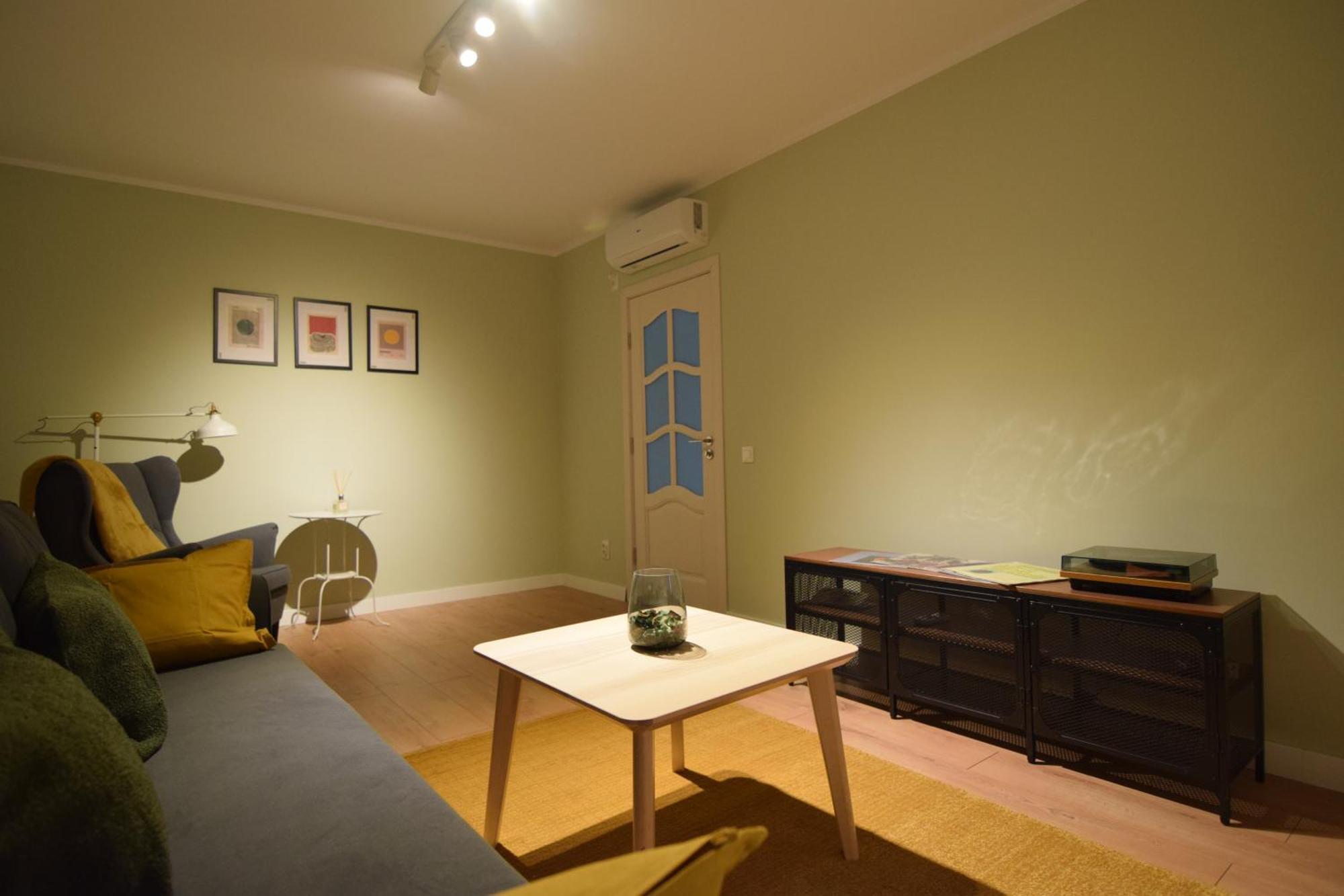 Stylish Apartment With Video Projector Bukares Bagian luar foto