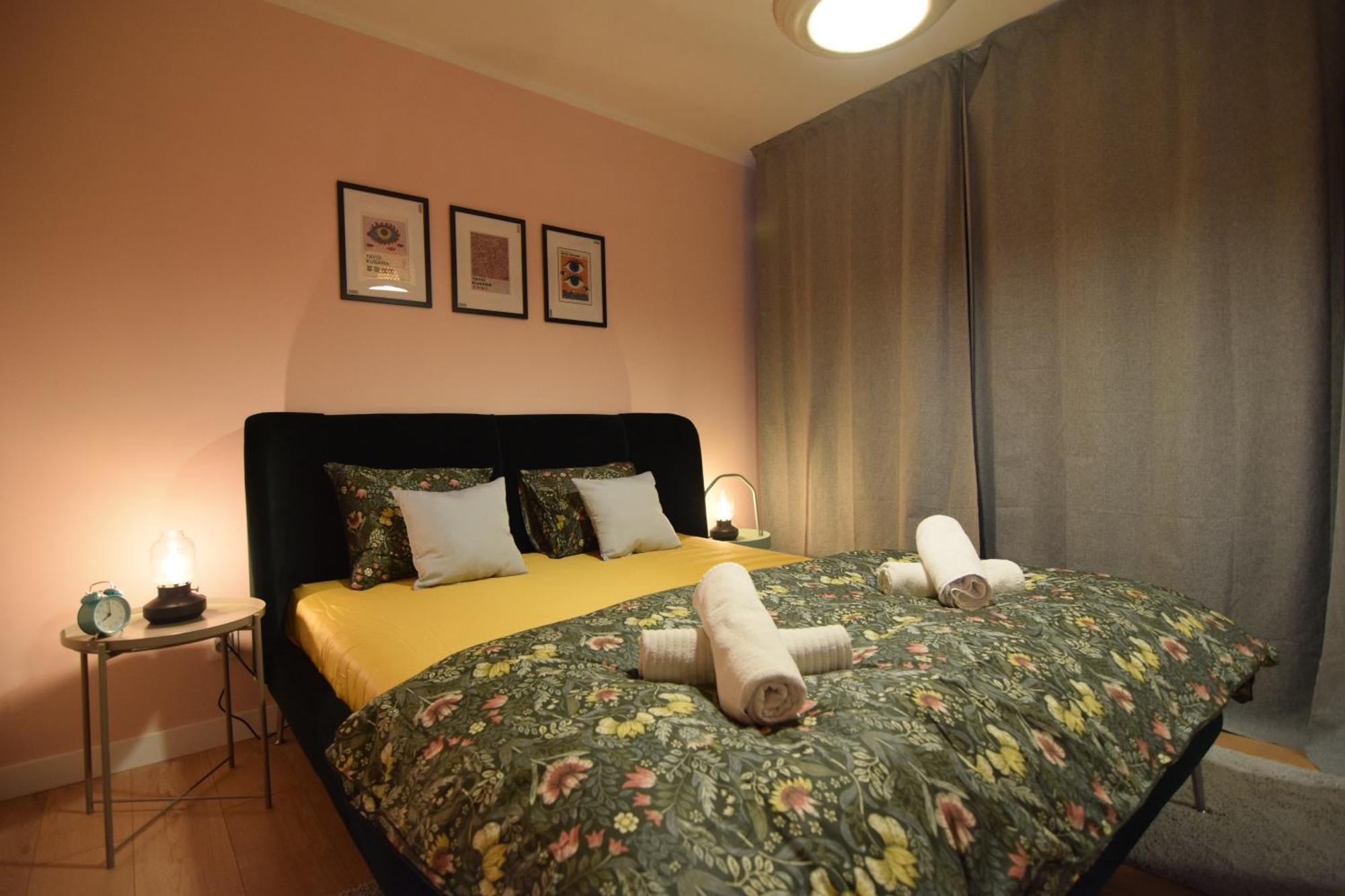 Stylish Apartment With Video Projector Bukares Bagian luar foto