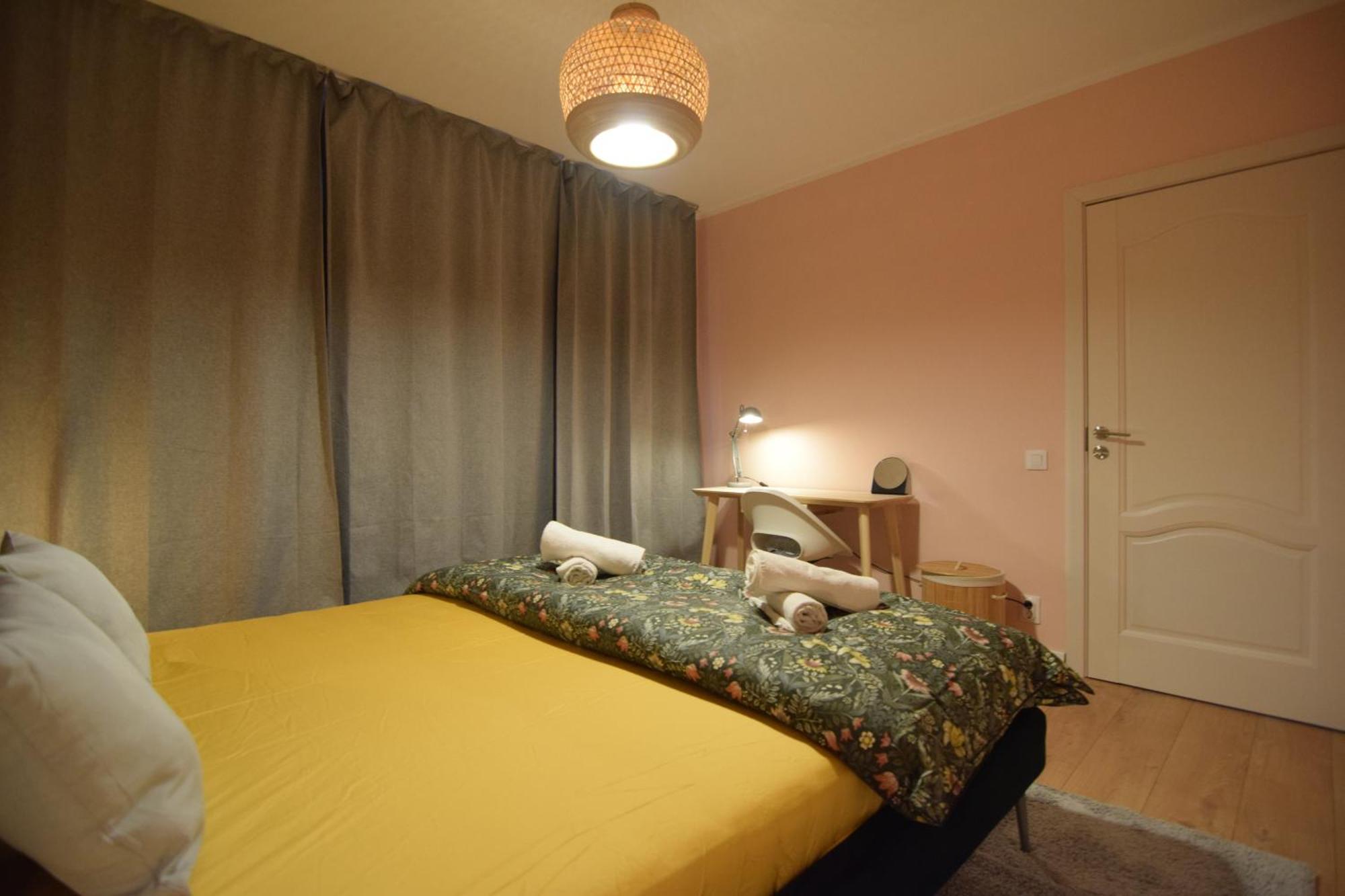 Stylish Apartment With Video Projector Bukares Bagian luar foto