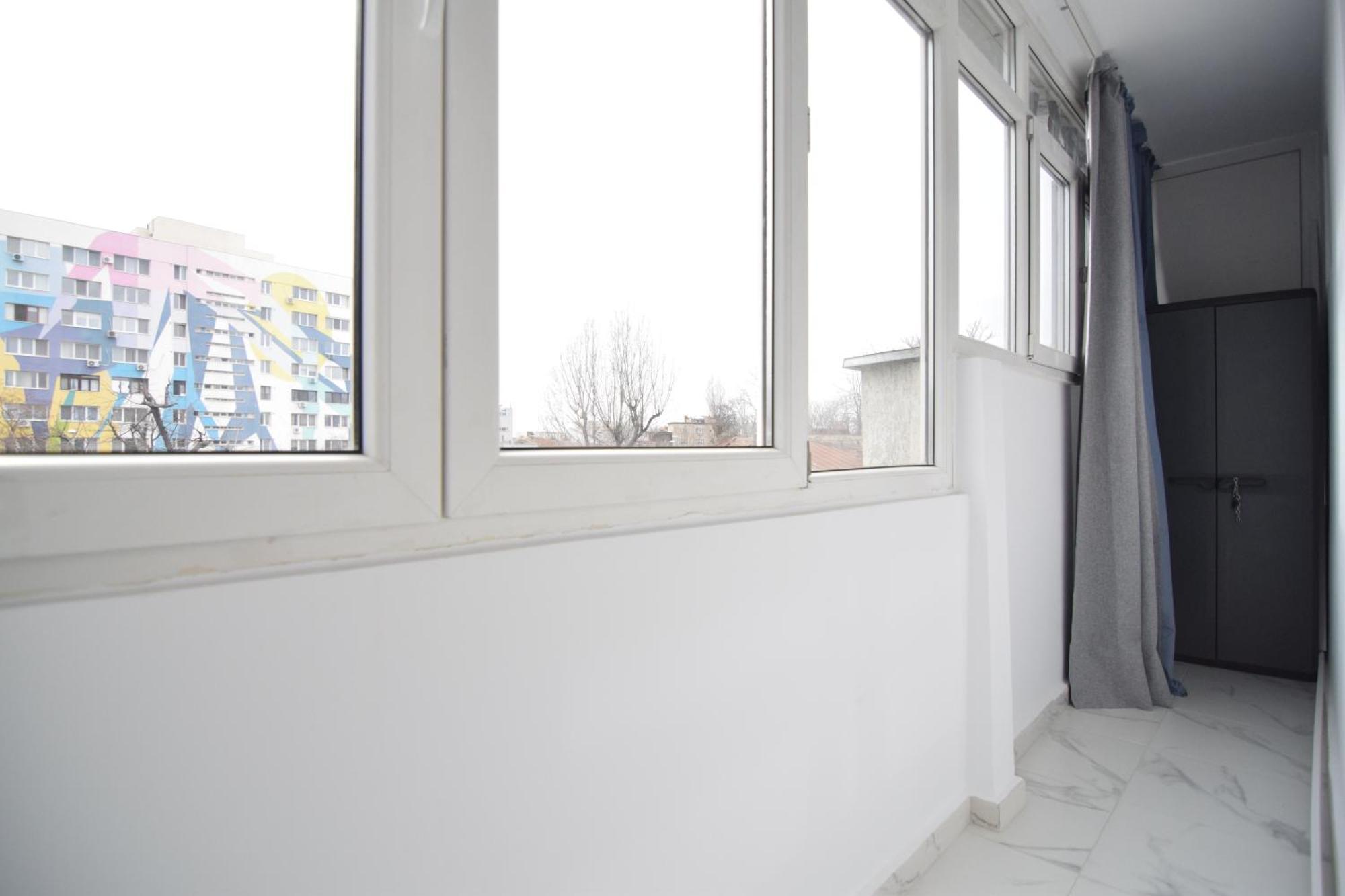 Stylish Apartment With Video Projector Bukares Bagian luar foto